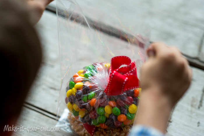 Movie Night Treat Topper: Fill bag from make-it-your-own.com (printable included!)