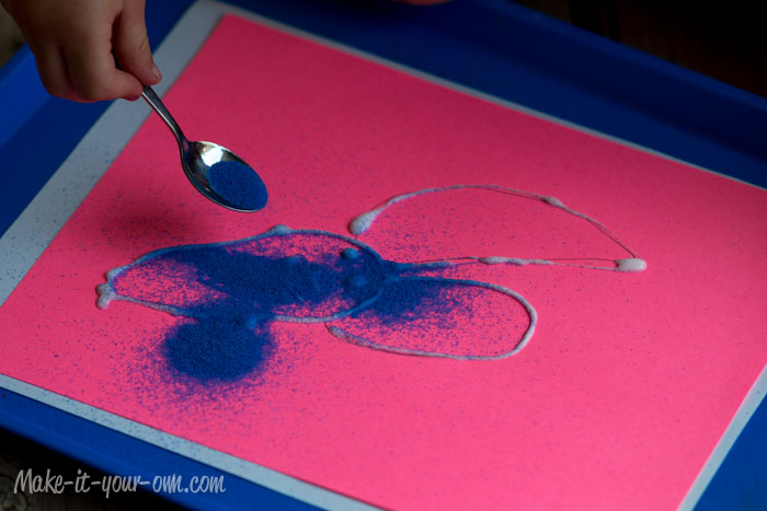 Drawing & Writing with Sand: Sprinkle Sand from make-it-your-own.com