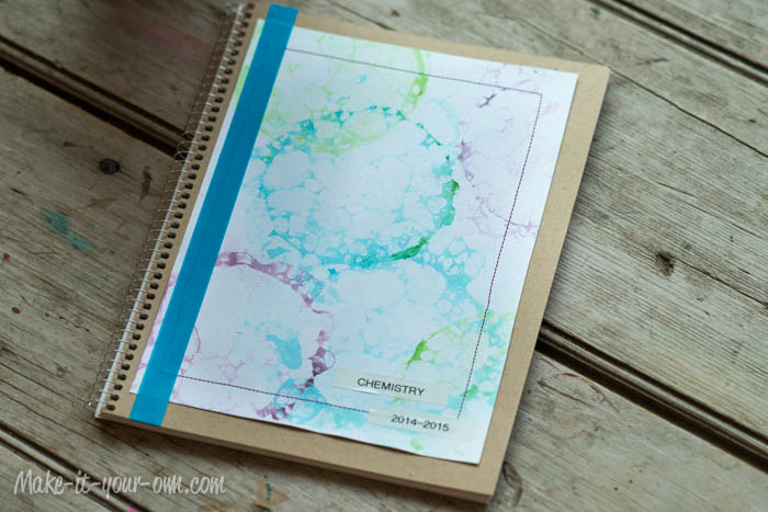 Back to School: Personalize your Notebook with Bubble Painting from make-it-your-own.com (Art, crafts and activities for kids)