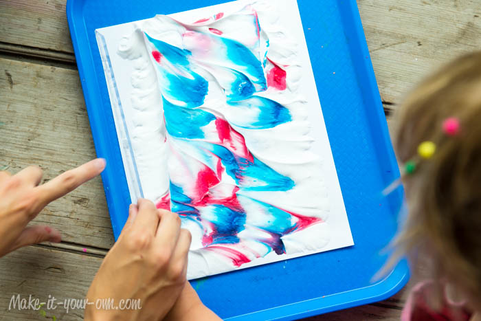 Back to School: Personalize your Notebook with Marbling from make-it-your-own.com (Art, crafts and activities for kids)