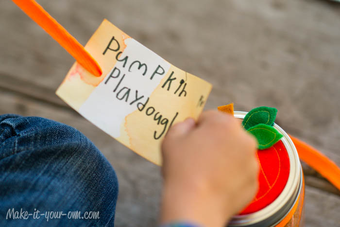 Fall Fun:  Pumpkin Pie Playdough & Gift Jar from make-it-your-own.com (Art, crafts and activities for kids)