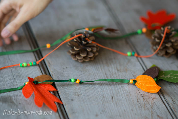 Fall Fun: Traced Leaves- Wall Hanging from make-it-your-own.com (Art, crafts and activities for kids)