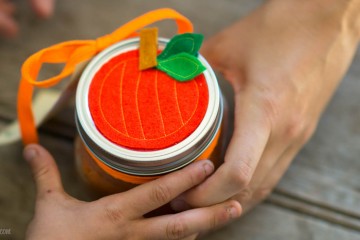 Fall Fun: Pumpkin Pie Playdough & Gift Jar from make-it-your-own.com (Art, crafts and activities for kids)