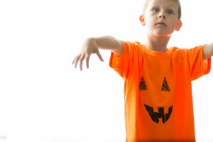 Halloween: Cardboard Stamped T-shirts and Bags from make-it-your-own.com (Art, crafts & activities for kids)
