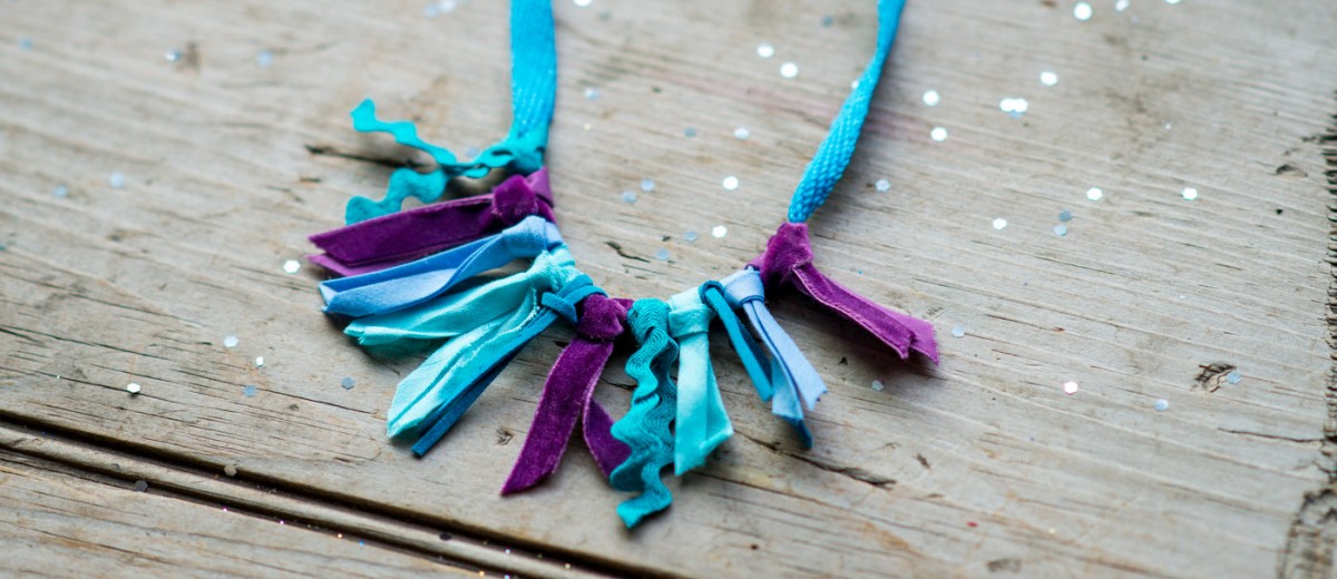 Ribbon Necklace from make-it-your-own.com (Art, crafts & activities for kids)