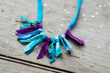Ribbon Necklace from make-it-your-own.com (Art, crafts & activities for kids)
