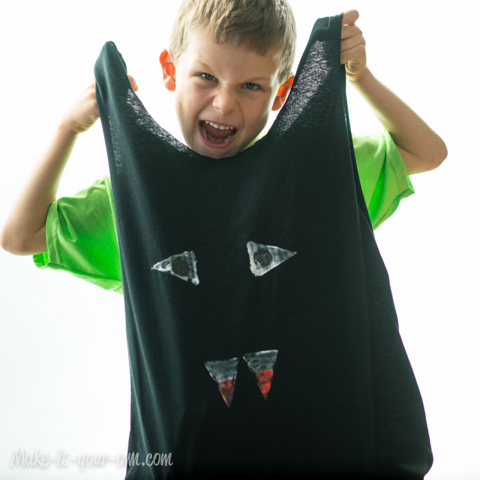 Halloween:  Cardboard Stamped T-shirts and Bags from make-it-your-own.com (Art, crafts & activities for kids)