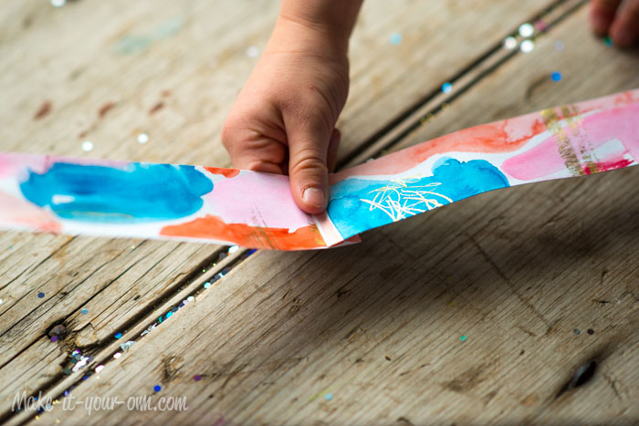 Child Artwork Bow from make-it-your-own.com (Art, crafts & activities for kids)