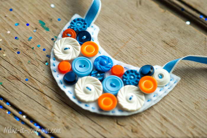 Button Bib Necklace from make-it-your-own.com (Art, crafts & activities for kids)