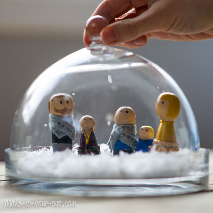 Peg Doll Family Snow Globe from make-it-your-own.com (Art, crafts & activities for kids)