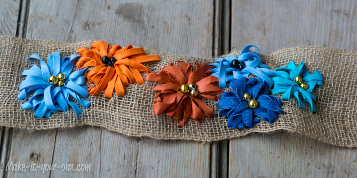 Flower Burlap Table Runner from make-it-your-own.com (Art, crafts & activities for kids)