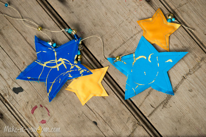 Sparkly Star Door Hanger from make-it-your-own.com (Art, crafts and activities for kids)