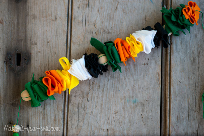Felt Scrap Garland (a bit of an up-cycle!) from make-it-your-own.com (Art, crafts & activities for kids)