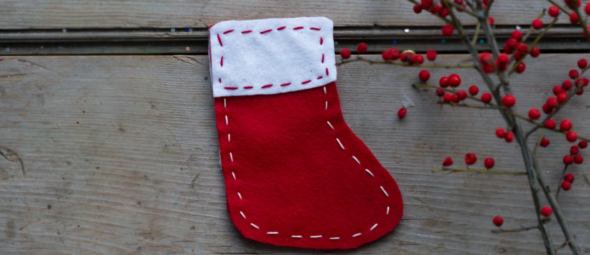 Homemade Holiday: Stocking Gift Holder from make-it-your-own.com (Crafts & Activities for Kids)