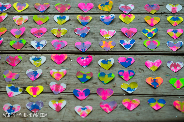 Painted Paper Heart Wreath from make-it-your-own.com (Crafts & activities for kids)