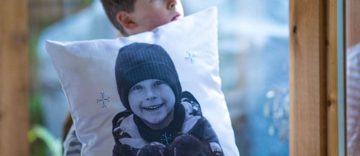 Catching Snowflakes Family Pillows from make-it-your-own.com (Crafts & activities for kids