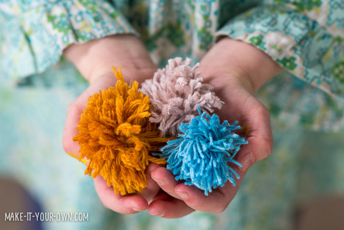 Valentine's Day: Pom Pom Flowers with make-it-your-own.com (Crafts & activities for kids)