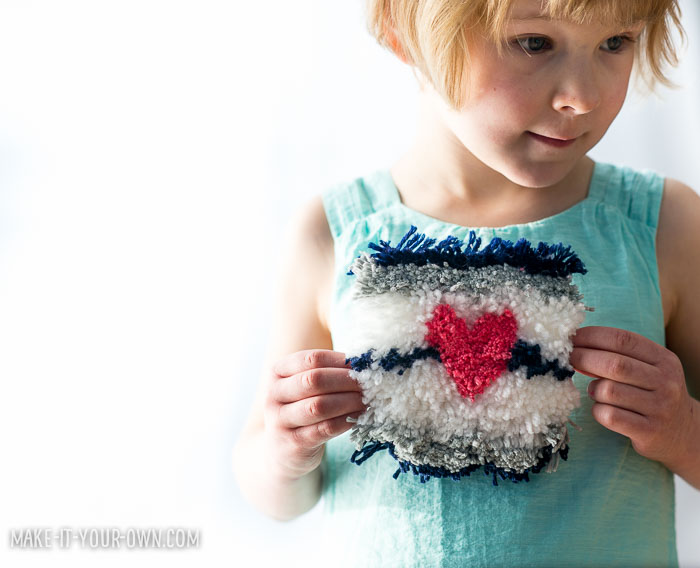 Valentine's Day Wall Hanging from make-it-your-own.com (Crafts & activities for kids)