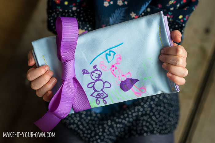 Kid Drawn Keepsake Fabric Envelope with make-it-your-own.com (Crafts & Activities for Kids)
