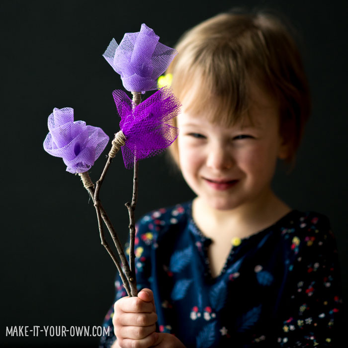 Spring Tulle Flowers with make-it-your-own.com (Crafts and activities for kids)