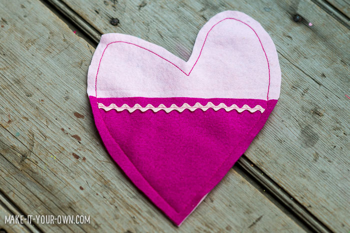 Heart Pocket from make-it-your-own.com (Crafts & activities for kids)