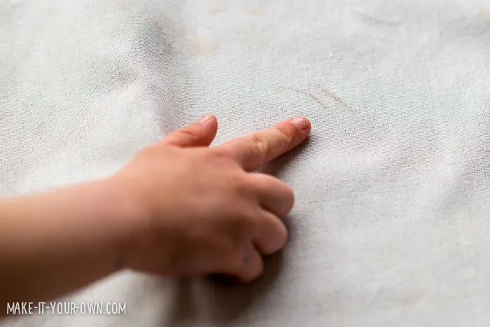 Stamping with Blocks with make-it-your-own.com (Crafts & activities for kids) *This is a great trick to hide stains!