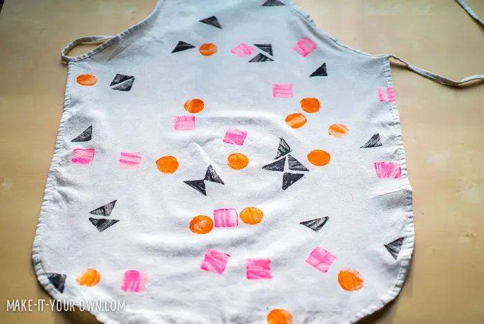 Stamping with Blocks with make-it-your-own.com (Crafts & activities for kids) *This is a great trick to hide stains!
