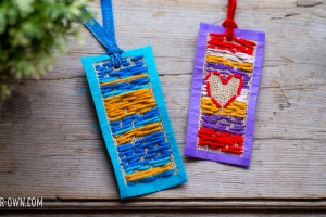 Sewn Burlap Bookmarks from make-it-your-own.com (Craft & activities for kids)