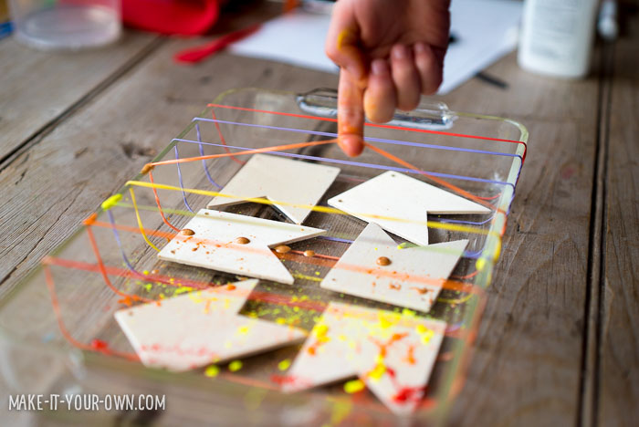 Snapped Elastic Painted Bunting from make-it-your-own.com (Crafts & activities for kids!)