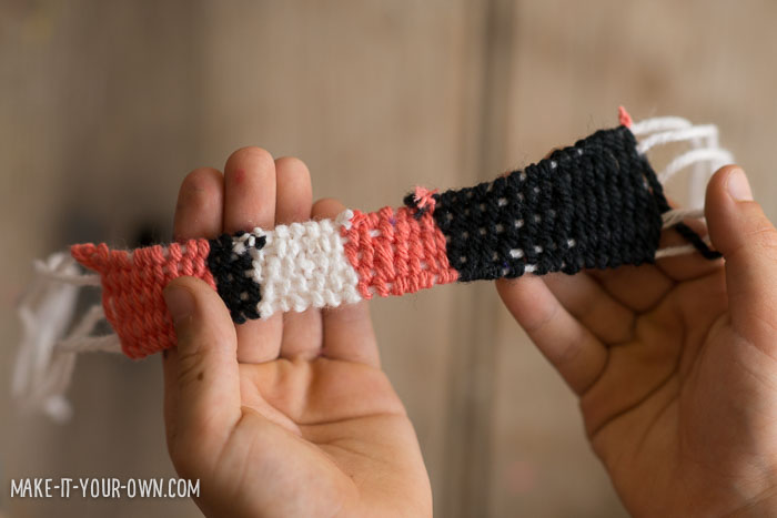 Woven Friendship Bracelet with make-it-your-own.com (Crafts and activities for kids!)