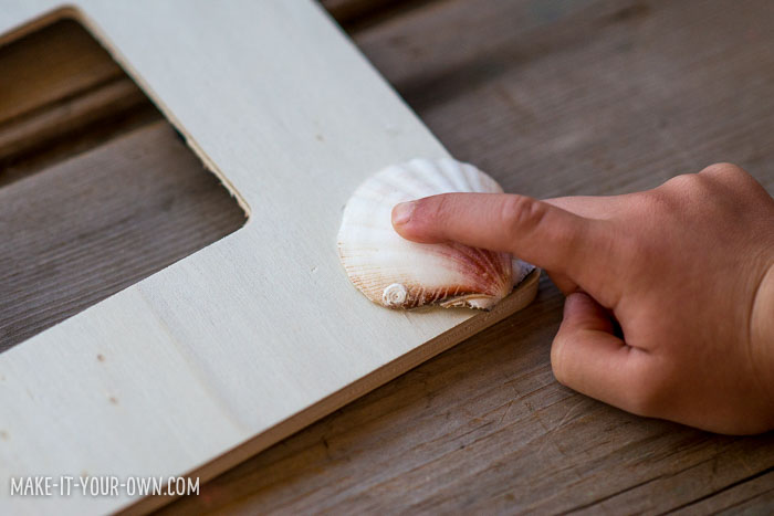 Simple Seashell Frame with make-it-your-own.com (Crafts & activities for kids)