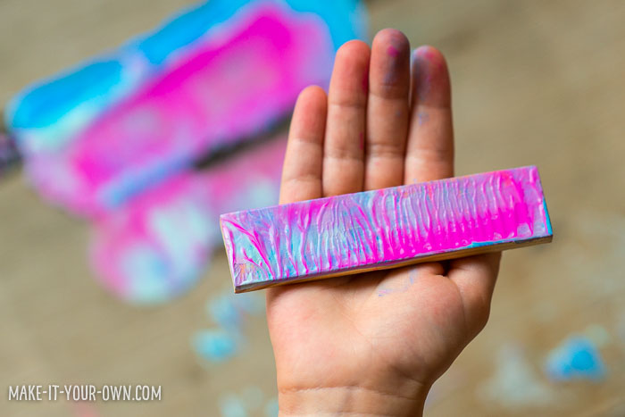 Comb Painting with make-it-your-own.com (Crafts & activities for kids!)