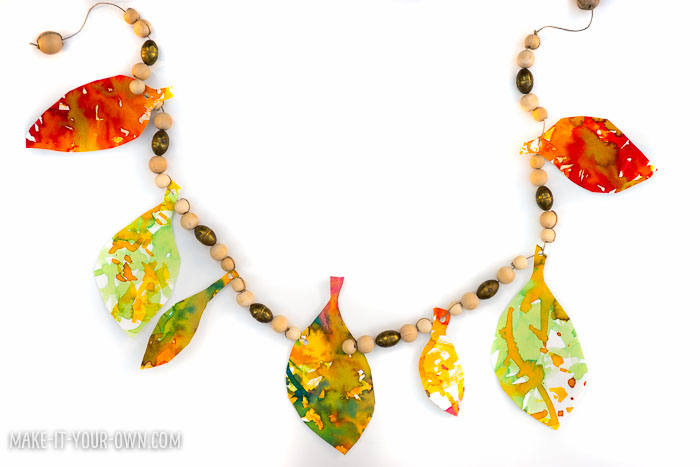 Watercolour Fall Leaf Garland with make-it-your-own.com (Crafts & activities for kids!)