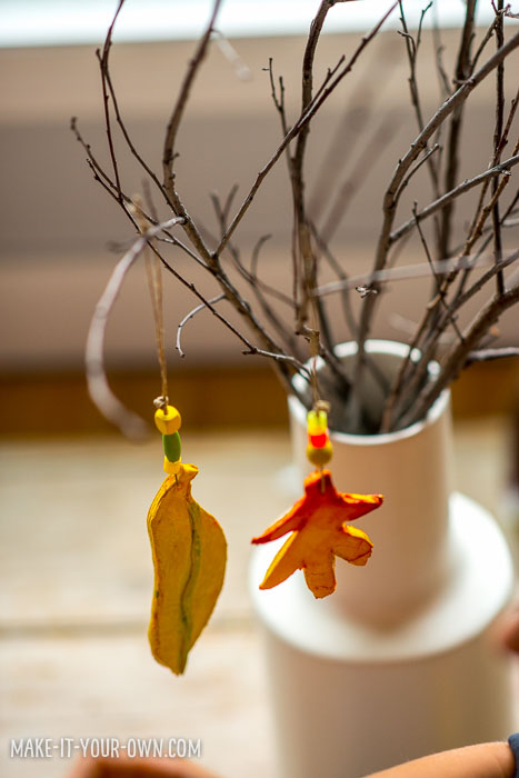 Clay Leaf Centrepiece with make-it-your-own.com (Crafts & activities for kids)