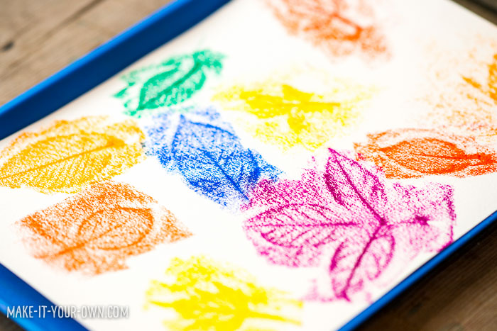Leaf Rubbing Watercolour Wreath with make-it-your-own.com (Crafts & activities for kids)