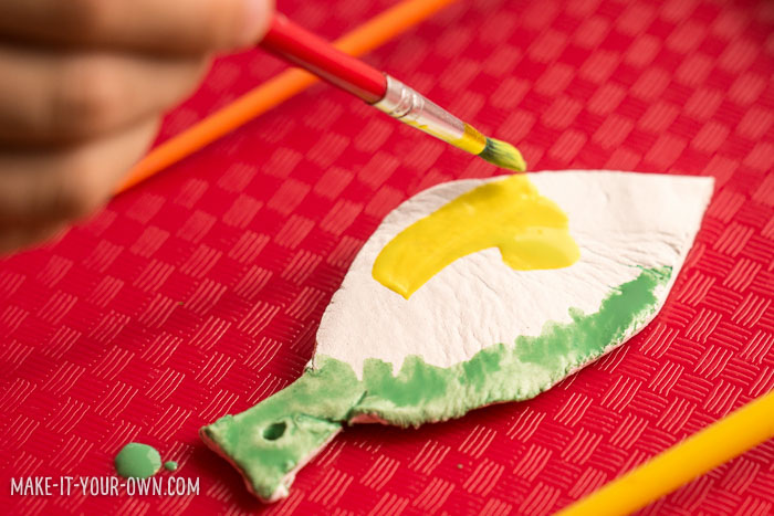 Clay Leaf Centrepiece with make-it-your-own.com (Crafts & activities for kids)