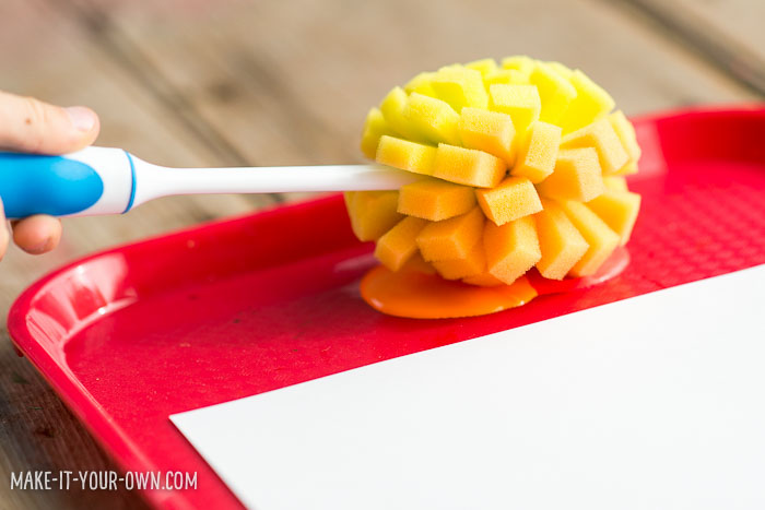 Sponge Painting with make-it-your-own.com (Crafts & activities for kids)