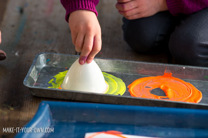 Funnel Painting with make-it-your-own.com (Creative activities for kids)