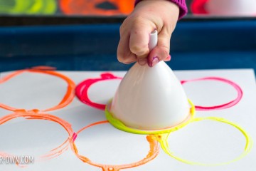 Funnel Painting with make-it-your-own.com (Creative activities for kids)