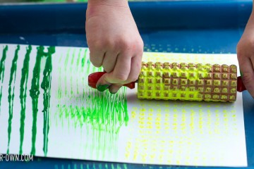 Roller Painting with make-it-your-own.com (Creative activities for kids)