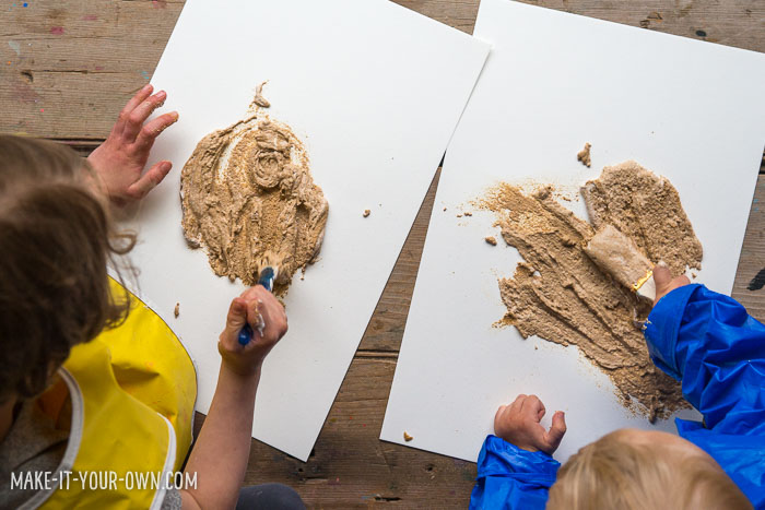 Mud painting with make-it-your-own.com (Creative activities for kids)  Use this easy mixture to make sandy paintings! 