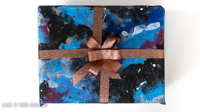 Kid-made Wrapping Paper ! Creative ideas to personalize your holiday or Christmas wrap!