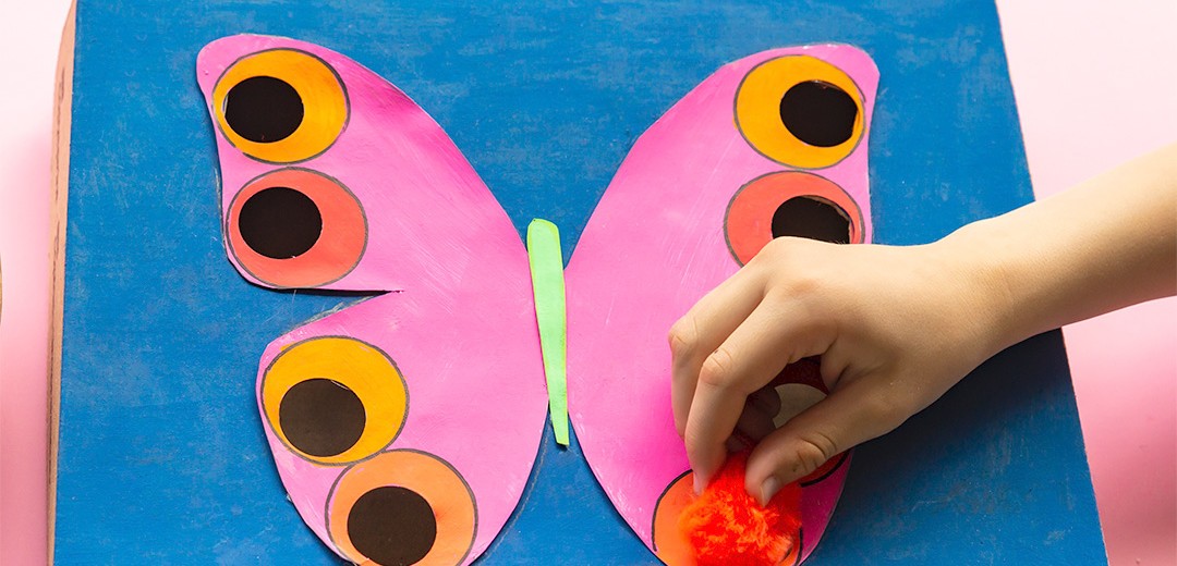 BUTTERFLY POM POM PUSH: This is a great way to practice one's fine motor skills and introduce colour matching as well! This recycled craft is lovely for spring or to go along with a Butterfly unit for Preschool or Kindergarten. #butteflycraft #recycledcraft #finemotorskills #finemotorskilldevelopment #finemotorskillactivity #resuse #preschool #kindergarten