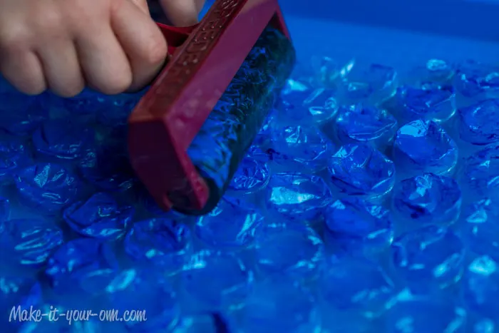 Paint to Bubble Wrap Beach Bag make-it-your-own.com