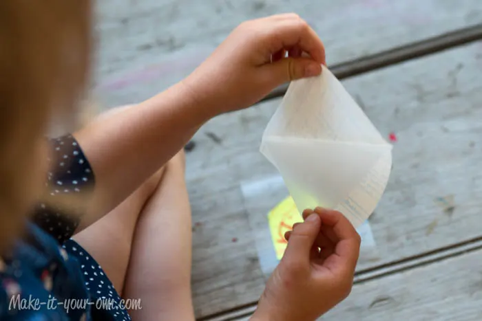 Kid Artwork Mobile: Applying Contact Paper from make-it-your-own.com