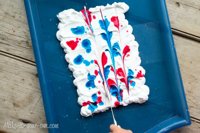 Back to School: Personalize your Notebook with Marbling from make-it-your-own.com (Art, crafts and activities for kids)
