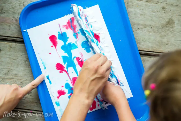 Back to School: Personalize your Notebook with Marbling from make-it-your-own.com (Art, crafts and activities for kids)