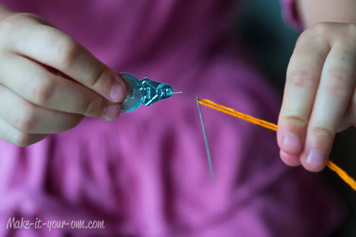 Personalize a Folder from make-it-your-own.com (Art, crafts and activities for kids)