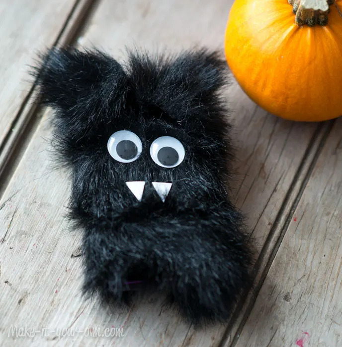 Fall Fun: Chocolate Bar Covers from make-it-your-own.com (Art, crafts & activities for kids)