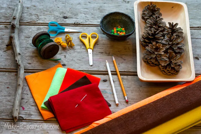 Fall Fun: Traced Leaves- Wall Hanging from make-it-your-own.com (Art, crafts and activities for kids)